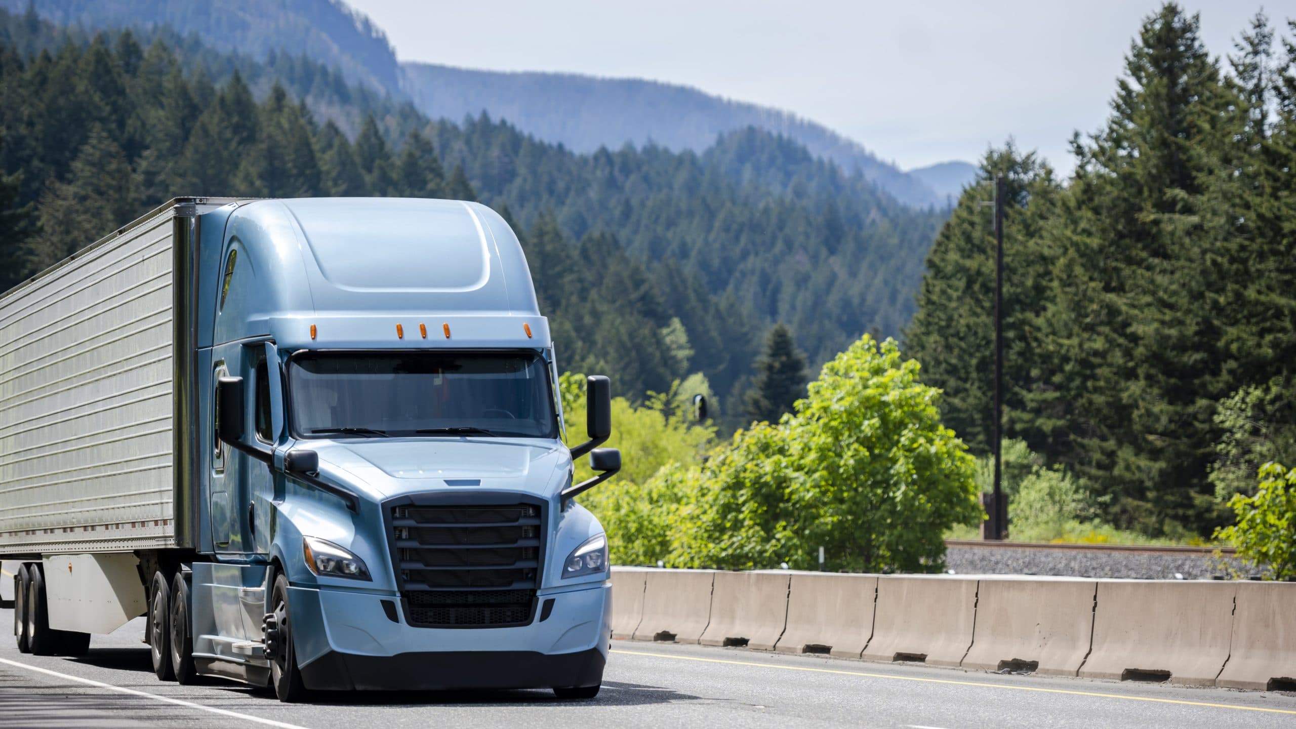 Modern Freight Operations: Leveraging Technology and Data to Improve Efficiency